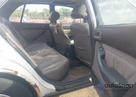 1995 Toyota Camry Le z USA, uszkodzony, nr VIN 4T1SK12E3SU569269